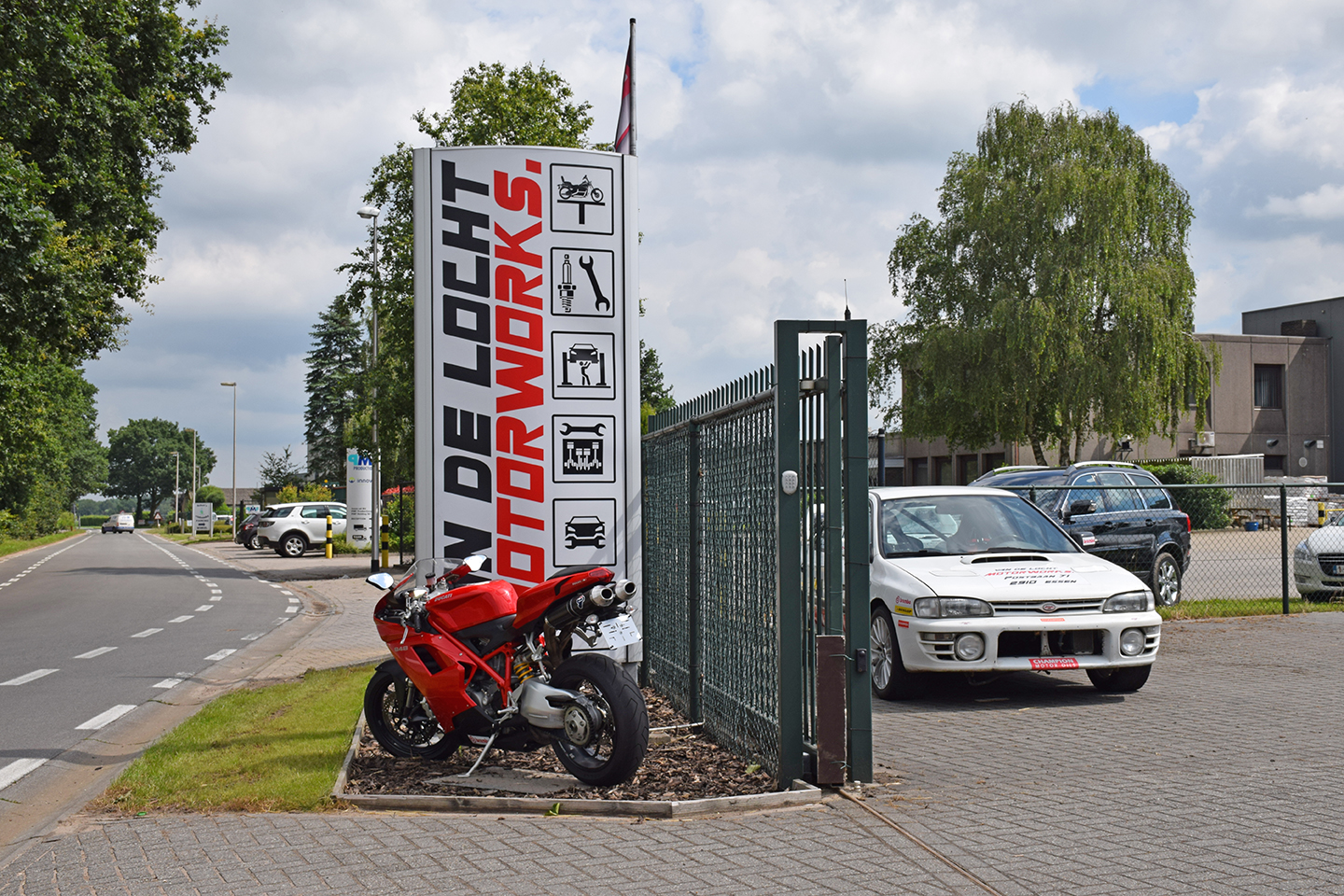 Buitenkant Motorworks